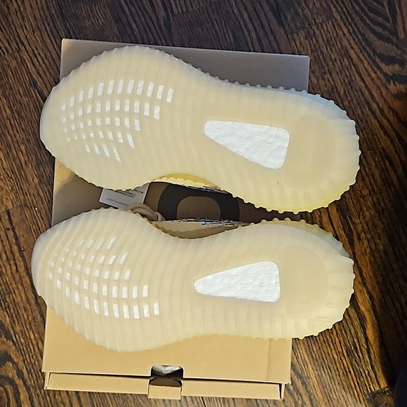 Yeezy Boost 350 V2 OAT - Picture 5 of 10
